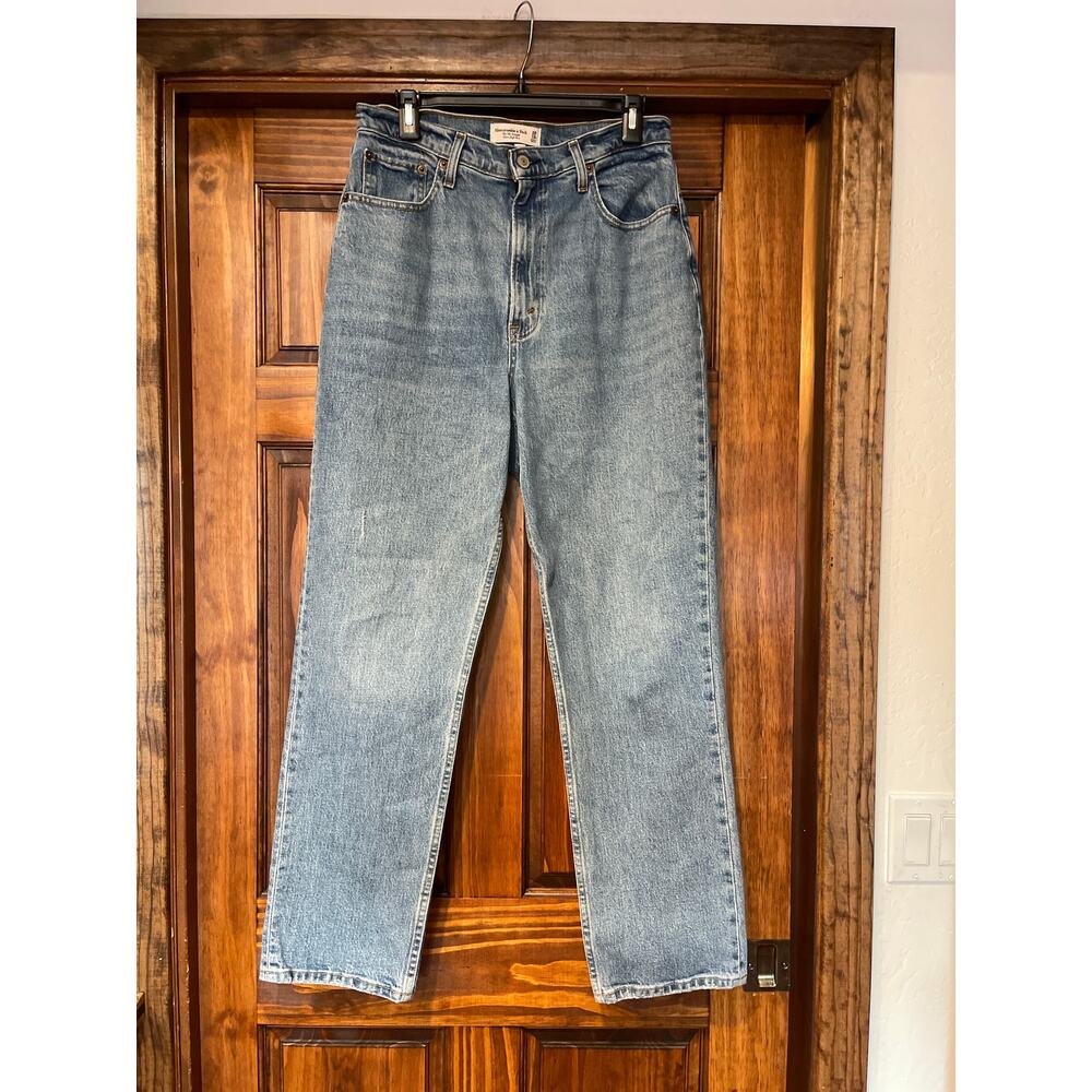 Abercrombie & Fitch The 90’s straight ultra High Rise jeans size 30
